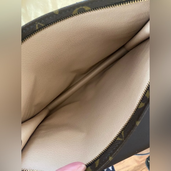 LV Toiletry 26 Monogram - Picture 15 of 15